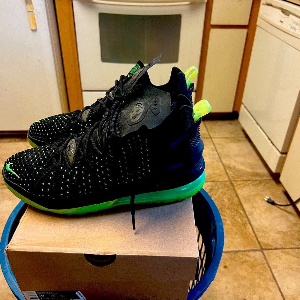 Men’s Lebron XVIII